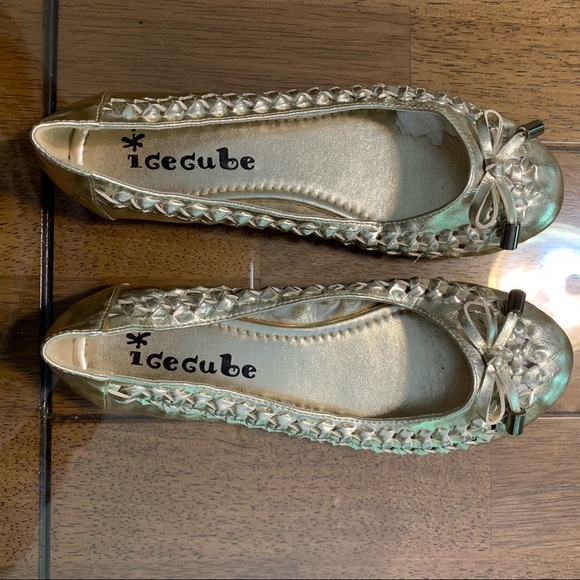 Silver Vegan Woven Details Ballet Flats Sz 7 - Picture 6 of 7